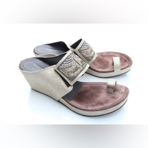 Donald J. Pliner Gilett wedges - Picture 13 of 14